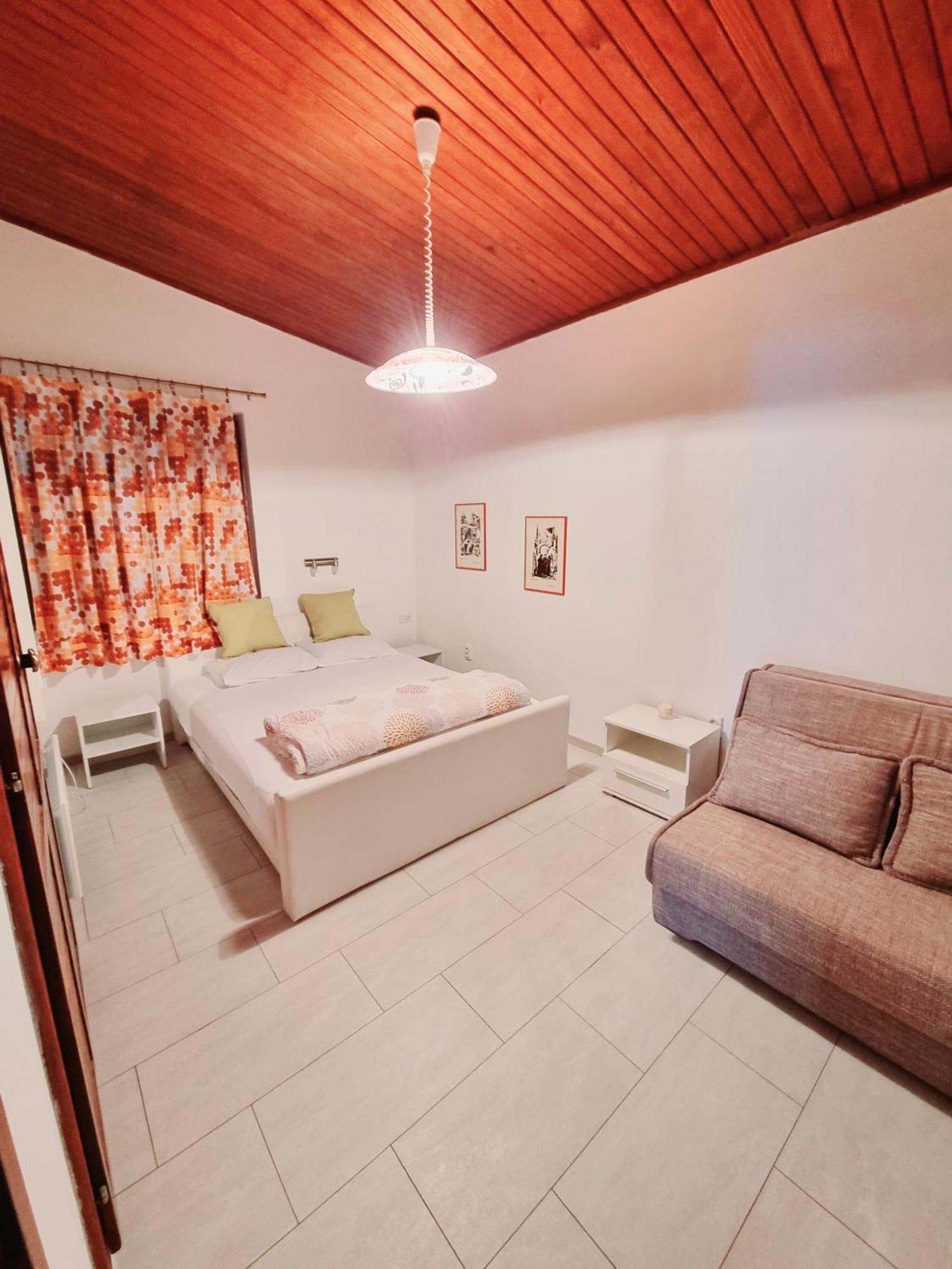 Villa Zlata - Holiday House Baska  Bilik gambar
